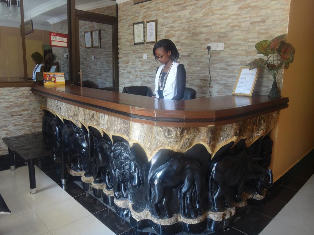 Way Side Hotel Arusha Esterno foto